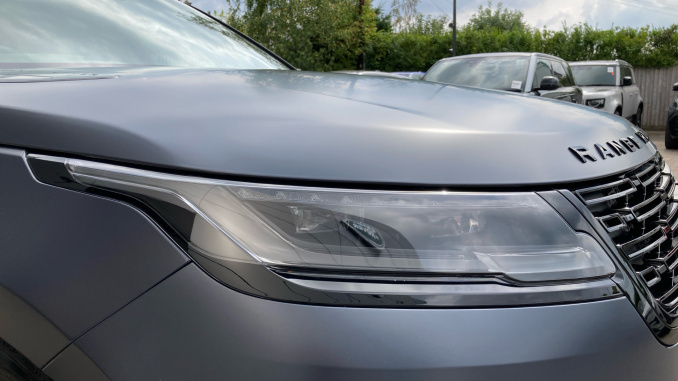 Land Rover Range Rover Velar 3.0 D300 MHEV Belgravia Edition Satin 5dr Auto Diesel Estate - Image 17